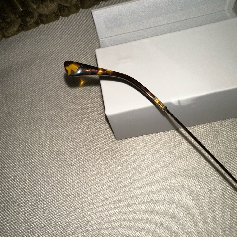 NEW - DEZI “2000’s” Gold Frame Sunglasses - Picture 8 of 9
